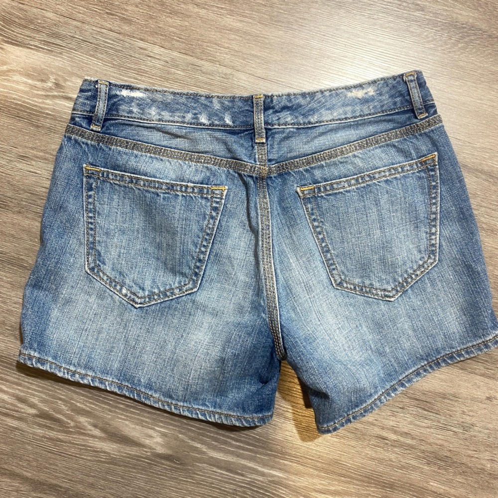 Y2K Gap 1969 Womens Blue Denim Shorts Size 6 28 Medium Wash Distressed Mid Rise - Picture 2 of 8